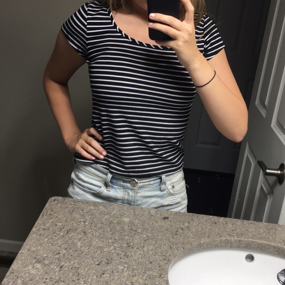 rue 21 black and white stripped Tshirt - Picture 2 of 4